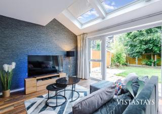 Modern 3 Bed w Pool Table & Free Parking by Vista Stays Short Lets Manchester - Manchester - 8