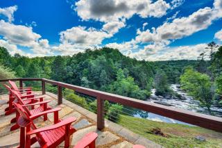 Mountain and Waterfall Views Stunning Dahlonega Gem - Dahlonega - 0