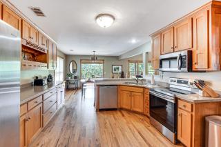 Mountain and Waterfall Views Stunning Dahlonega Gem - Dahlonega - 3