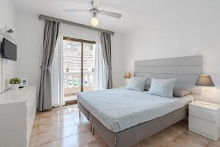 2 Bed Apart With Pool View Castle Harbour C202 - 9