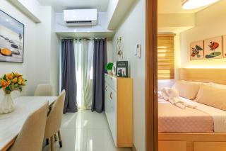 Amazing Condo Unit Shore 3 - walking distance to MOA - Pasay - 2 Beds - with 1 extra bed - with pool access - Manila - 2