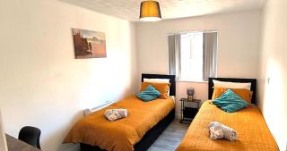 Stunning 3-Bed Apt, near Lakeside Mall, Fast WIFI, PARKING, Chafford STATION - West Thurrock - 7