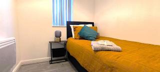 Stunning 3-Bed Apt, near Lakeside Mall, Fast WIFI, PARKING, Chafford STATION - West Thurrock - 1
