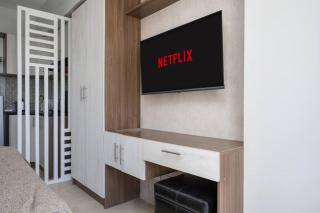 Furnished Studio in Central Cebu Avida Towers Riala, Cebu IT Park with Pool View, WiFi, Netflix and More - 1