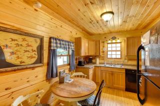 Deadwood Wolf Cabin with Fire Pit and Grill - Deadwood - 8