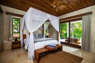 Luxurious Beachfront 2 bedroom villa on Smith's Reef - 4
