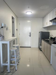 100 West Makati Tower - Manila - 4