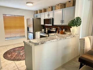 Casa de Augustine, 3 bed pool home newly renovated, backing on to the golf course - Haines City - 1