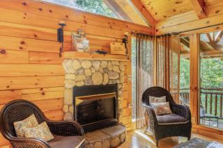 Charming 2BR Cabin with Hot Tub & Mountain Views - 8