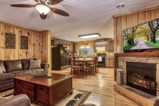 Bearly Rustic-Fenced-in yard-Fire Pit - Sevierville - 7