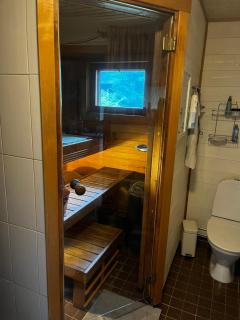 Mökkituulos, beds for 4 One big bedroom, two beds separated with a big wardrobe - 7