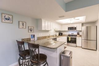 1200-402 Experience Serenity Steps from the Water - 4