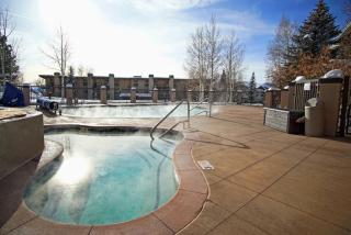 King Bed, Ski In & Out Access, Wood Burning Fireplace, Pool, Hot Tub, Sauna, Tennis & Fitness Center - 9