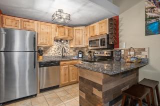 King Bed, Ski In & Out Access, Wood Burning Fireplace, Pool, Hot Tub, Sauna, Tennis & Fitness Center - 2