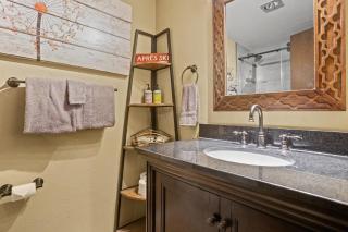 King Bed, Ski In & Out Access, Wood Burning Fireplace, Pool, Hot Tub, Sauna, Tennis & Fitness Center - 7