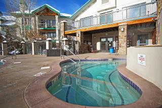 King Bed, Ski In & Out Access, Wood Burning Fireplace, Pool, Hot Tub, Sauna, Tennis & Fitness Center - 3