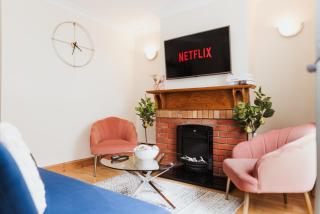 Stunning House in Heart of Historic Lincoln - 4