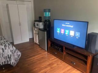 Cozy & Private basement suite, centrally located - 7