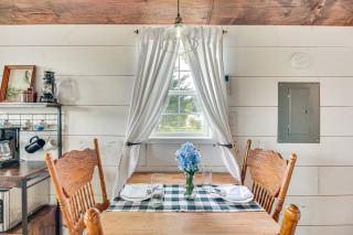 Isle La Motte Cabin about 3 Mi to Lake Champlain! - 1