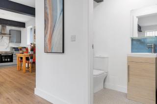 Modern Studio in Central Arnold - Nottingham - 9