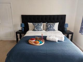 Spacious 4 Bedroom House with Garden, Close to City Centre, 2 Parking Spaces - Bath - 5