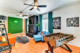 Colorful Baton Rouge Home Deck, Grill and Fire Pit - 1