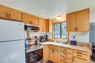 1 Mi to State Park Peaceful La Pine Cabin with Deck - La Pine - 9