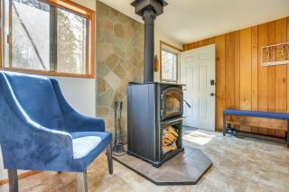 1 Mi to State Park Peaceful La Pine Cabin with Deck - La Pine - 4