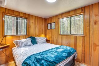 1 Mi to State Park Peaceful La Pine Cabin with Deck - La Pine - 1