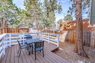 The Cozy Bear Cabin, BBQ, Indoor Fireplace! - Sugarloaf - 3