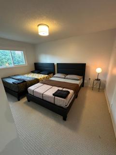 Mississauga Room for 4 People- 20 Mins To Airport, 1 Minute walk to Plaza,Bus - Mississauga - 0