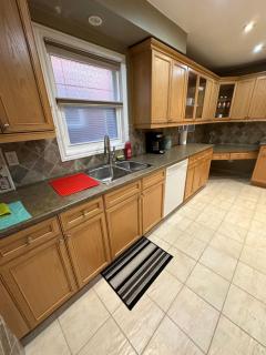 Mississauga Room for 4 People- 20 Mins To Airport, 1 Minute walk to Plaza,Bus - Mississauga - 7