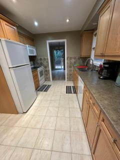 Mississauga Room for 4 People- 20 Mins To Airport, 1 Minute walk to Plaza,Bus - Mississauga - 6