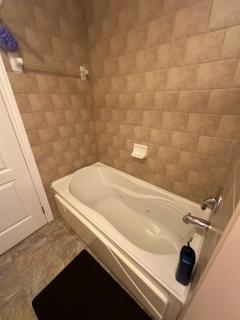 Mississauga Room for 4 People- 20 Mins To Airport, 1 Minute walk to Plaza,Bus - Mississauga - 5