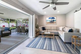 Stunning new listing Complete remodel Conveniently located Three bedroom plus den with sleeper sofa - Fort Myers - 7