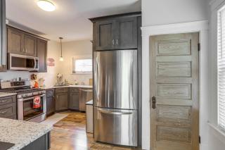 3 Mi to Cedar Point Sunny Sandusky Home with Yard - Sandusky - 2