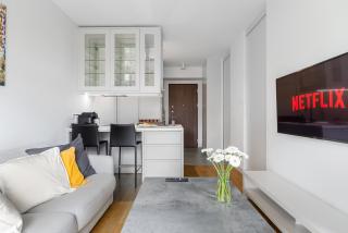 Beautiful Apartment with Parking in Mennica Residence - Varsavia - 0