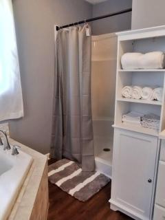 Backwoods Guesthouse Near VIR - 4