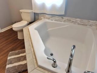 Backwoods Guesthouse Near VIR - 2