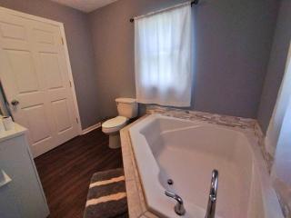 Backwoods Guesthouse Near VIR - 3