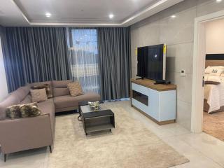 Luxury 1BR with Airport view and Infinity Pool on Rooftop! - 6