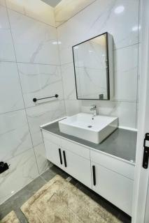 Luxury 1BR with Airport view and Infinity Pool on Rooftop! - Accra - 2