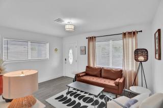 Spacious Fort Lauderdale Bungalow 10mins Airport & Beach Near Miami - Fort Lauderdale - 9