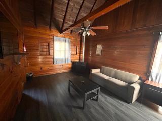 Crest Lodge Historic Mountain Inn - Crestline - 7