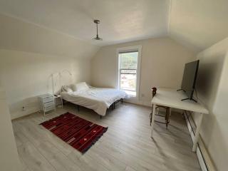 3 Bedroom - Awesome Views, Light, Deck - 8