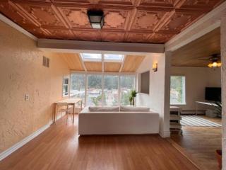 3 Bedroom - Awesome Views, Light, Deck - 5