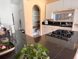 3 Bedroom - Awesome Views, Light, Deck - 1