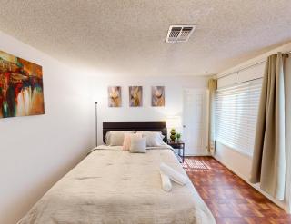 Stylish 3-Bedroom Las Vegas Getaway with Amenities - 2