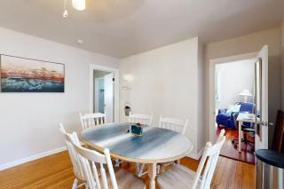 Cozy 1st Level Beach House - Walk Everywhere - North Beach - 2
