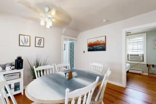 Cozy 1st Level Beach House - Walk Everywhere - North Beach - 1